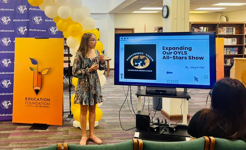 Joleyne Hair gives a presentation on expanding OYLS. (Photo courtesy Kaylee King/Lake Okeechobee News)